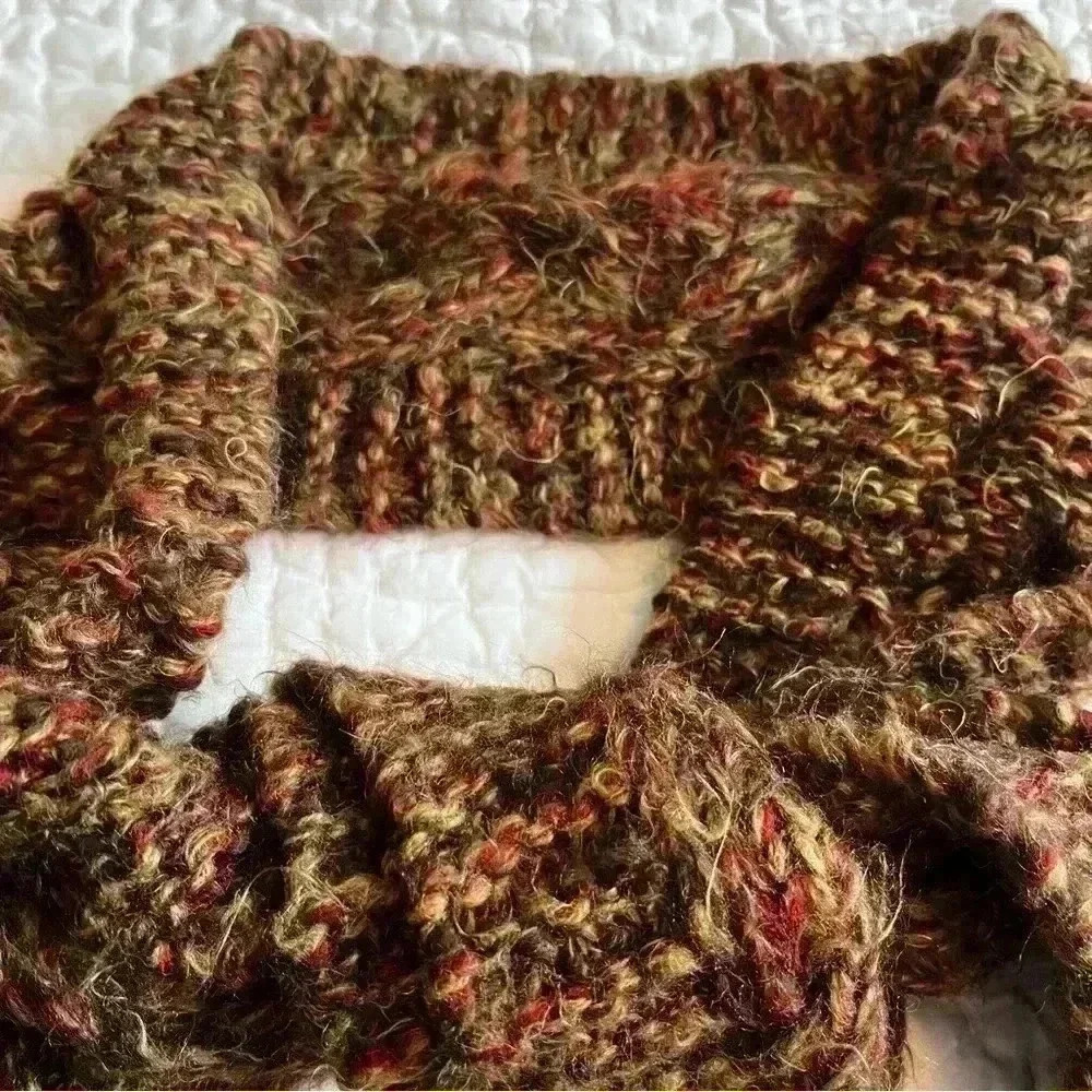 Brown cozy knit scarf with fringe - Picture 2 of 2